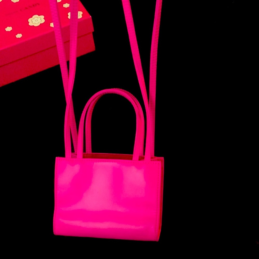 JUST LIKE NEW, WORN TWICE, COMES WITH DUSTER💕